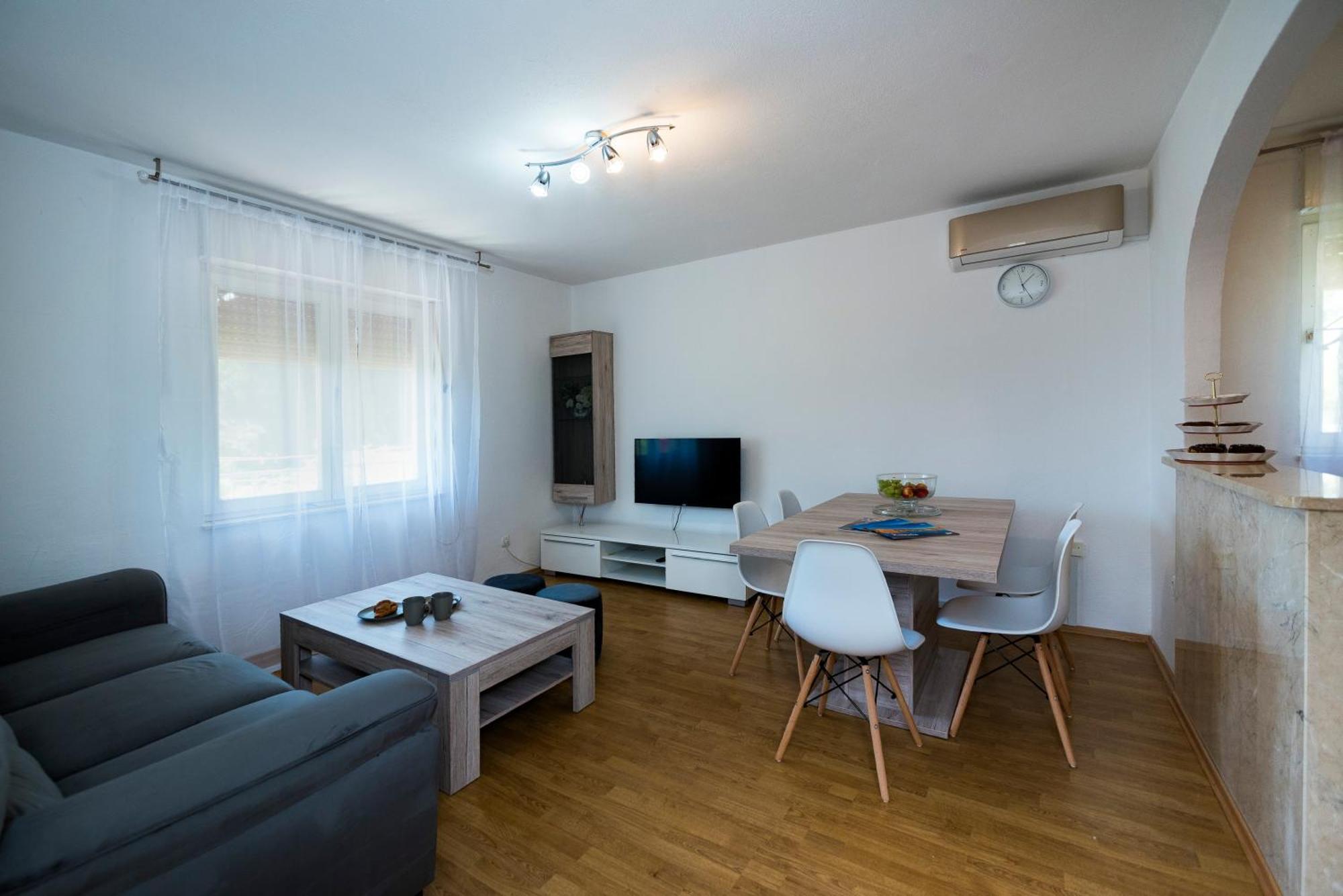 M&M Pelivan Apartments Σολίν Εξωτερικό φωτογραφία
