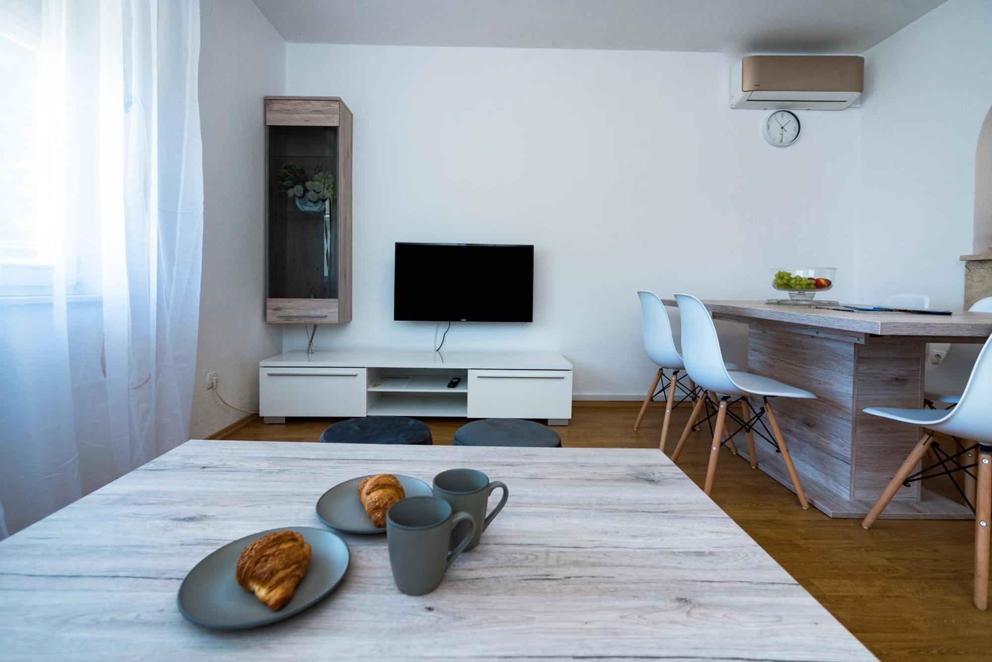 M&M Pelivan Apartments Σολίν Εξωτερικό φωτογραφία