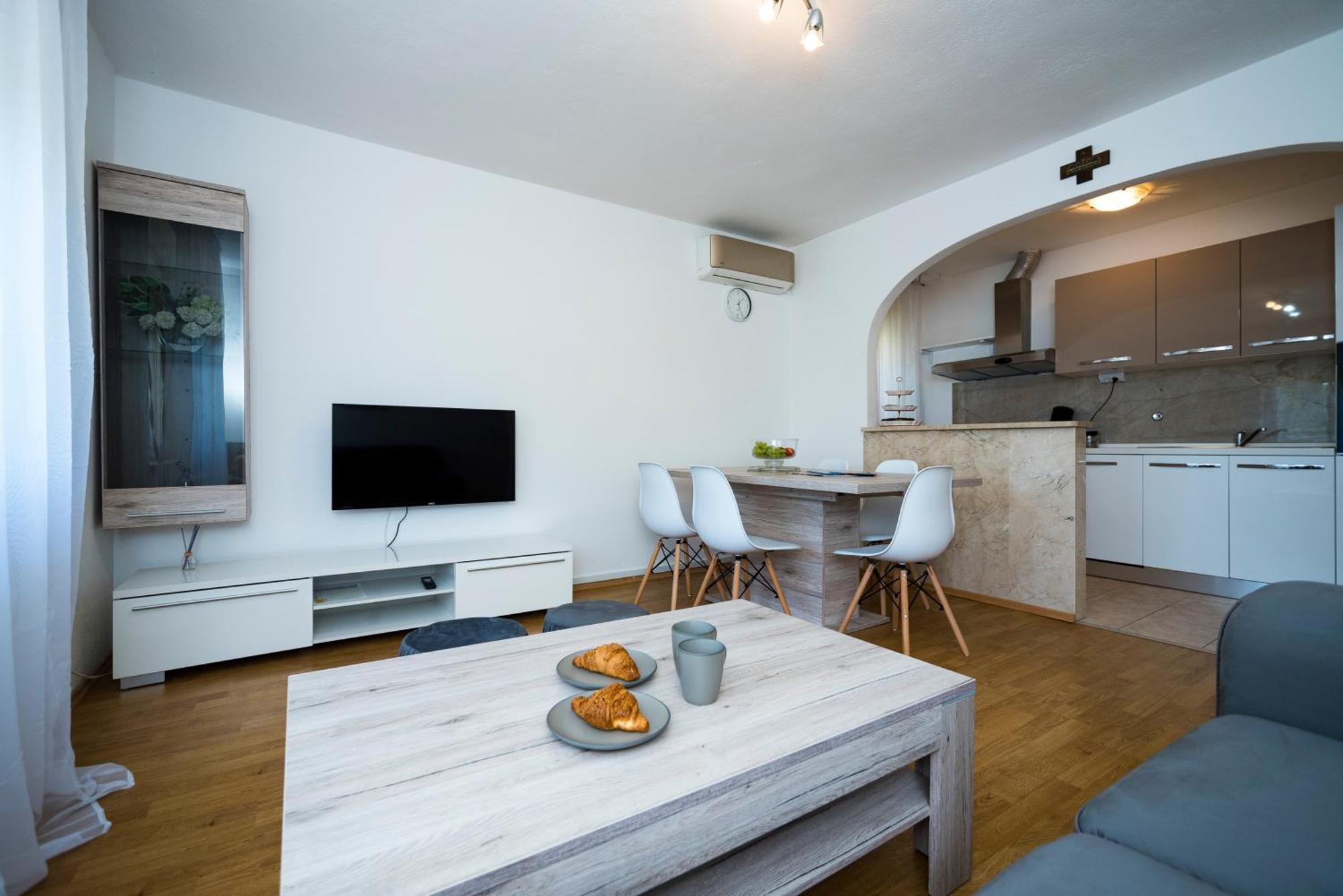 M&M Pelivan Apartments Σολίν Εξωτερικό φωτογραφία