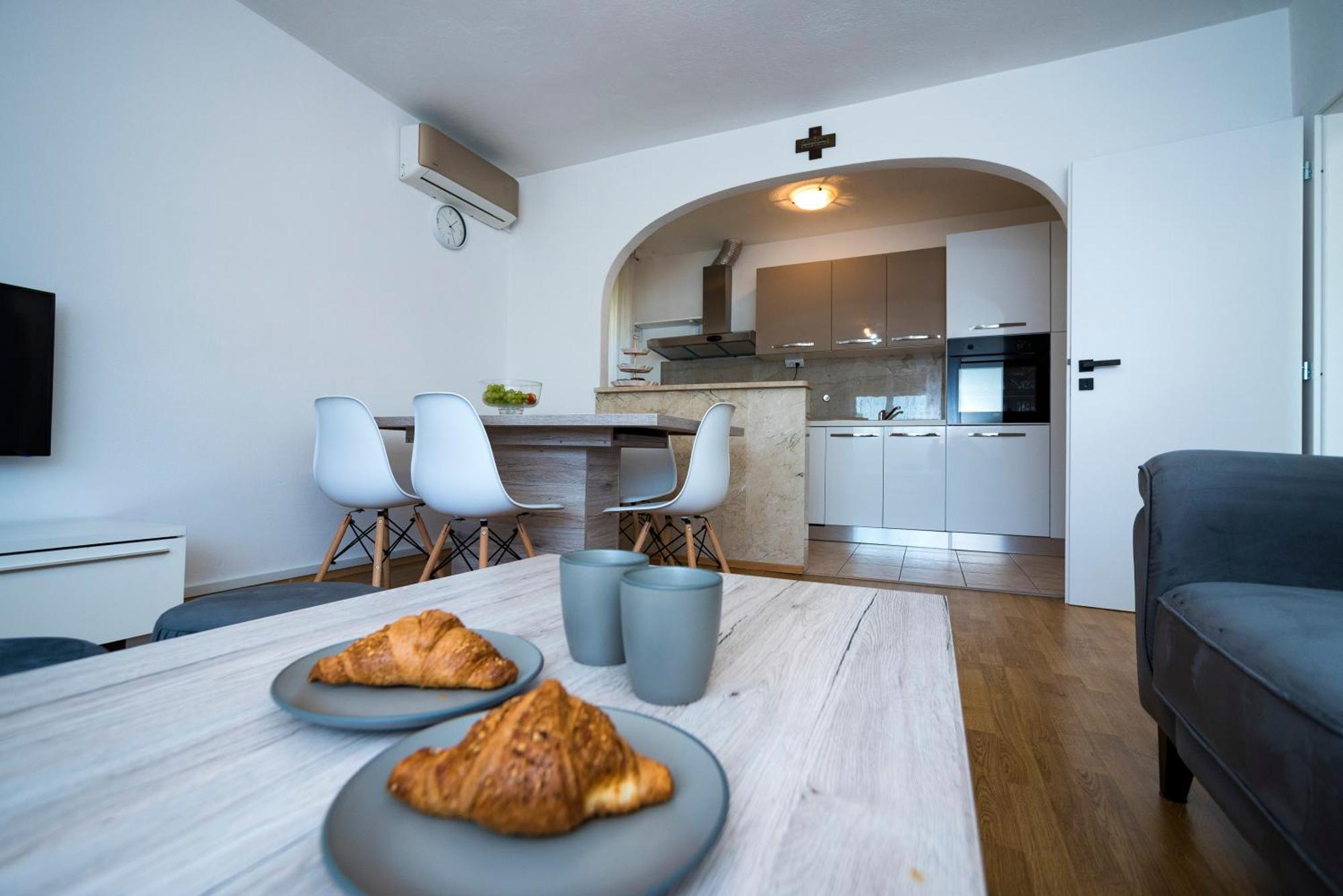 M&M Pelivan Apartments Σολίν Εξωτερικό φωτογραφία
