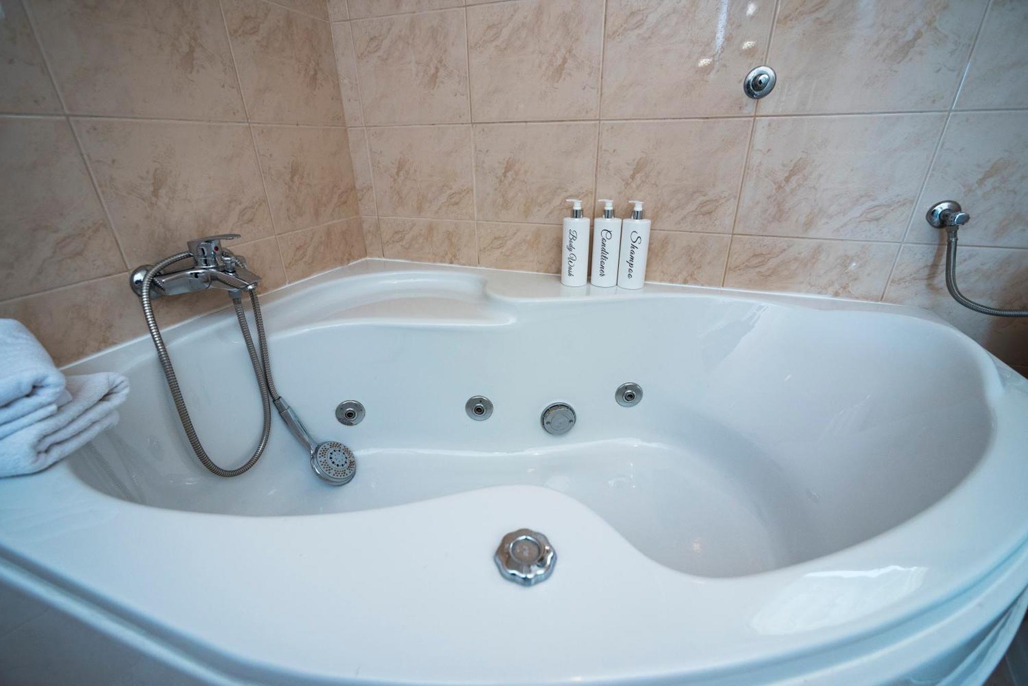 M&M Pelivan Apartments Σολίν Εξωτερικό φωτογραφία
