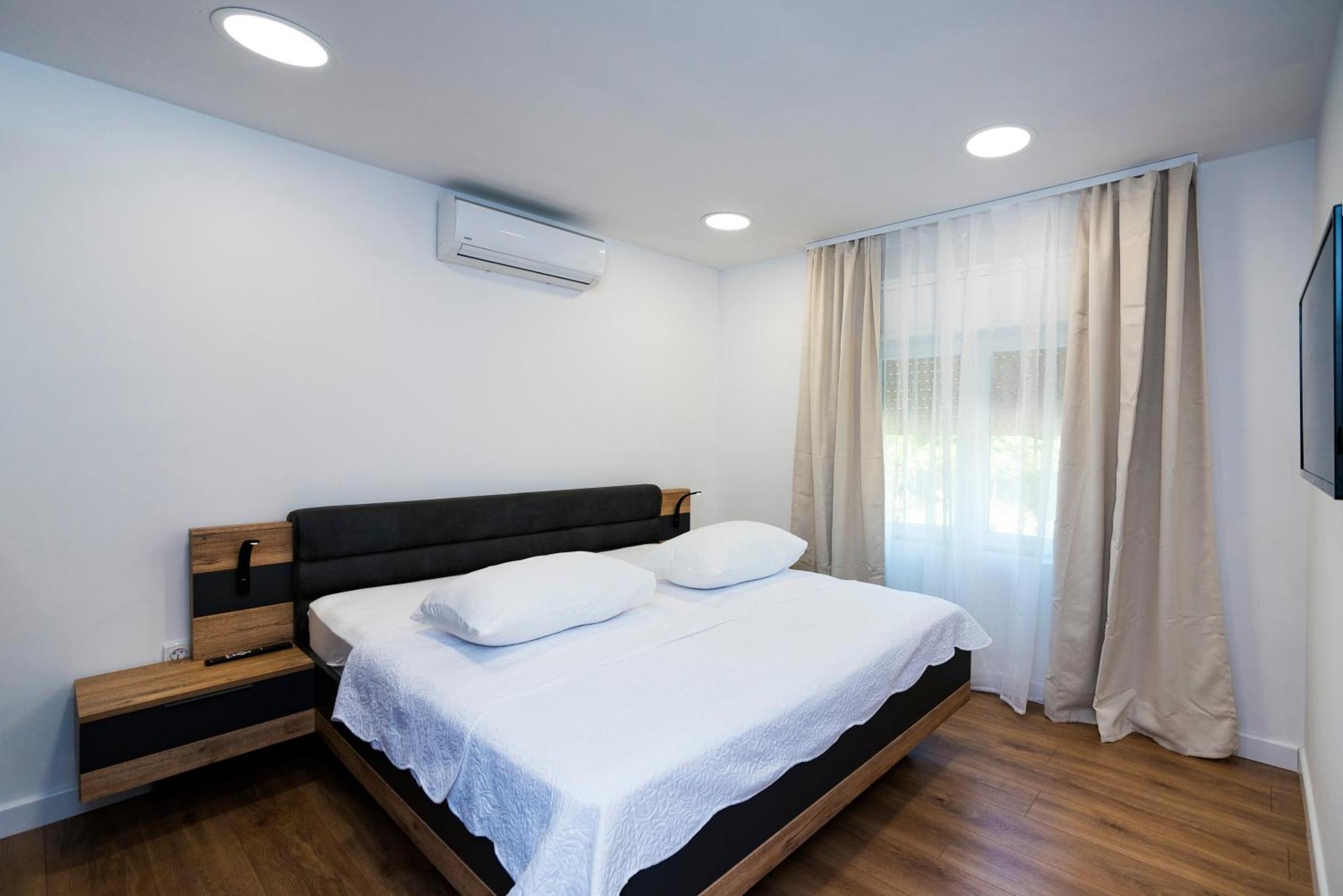 M&M Pelivan Apartments Σολίν Εξωτερικό φωτογραφία
