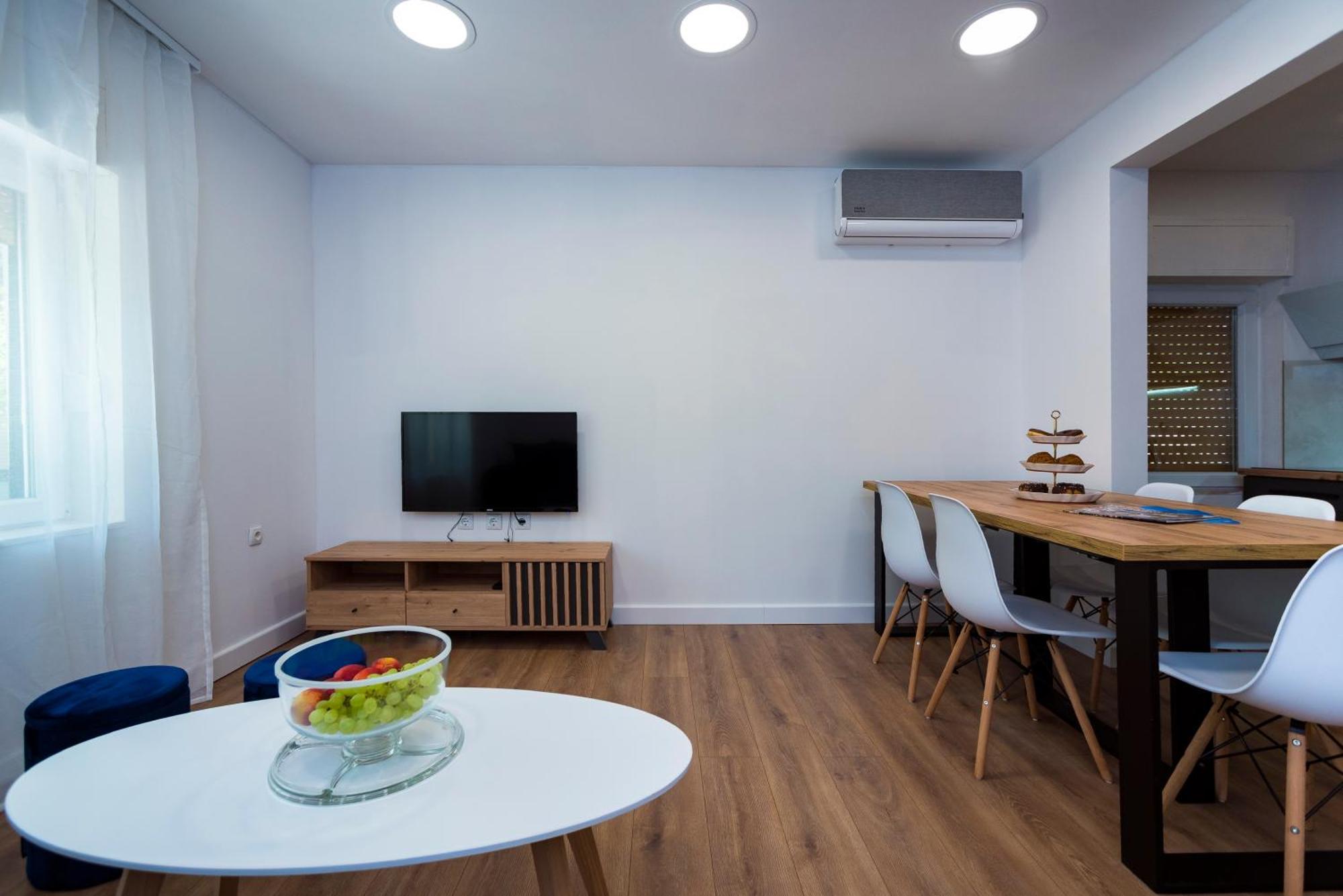 M&M Pelivan Apartments Σολίν Εξωτερικό φωτογραφία